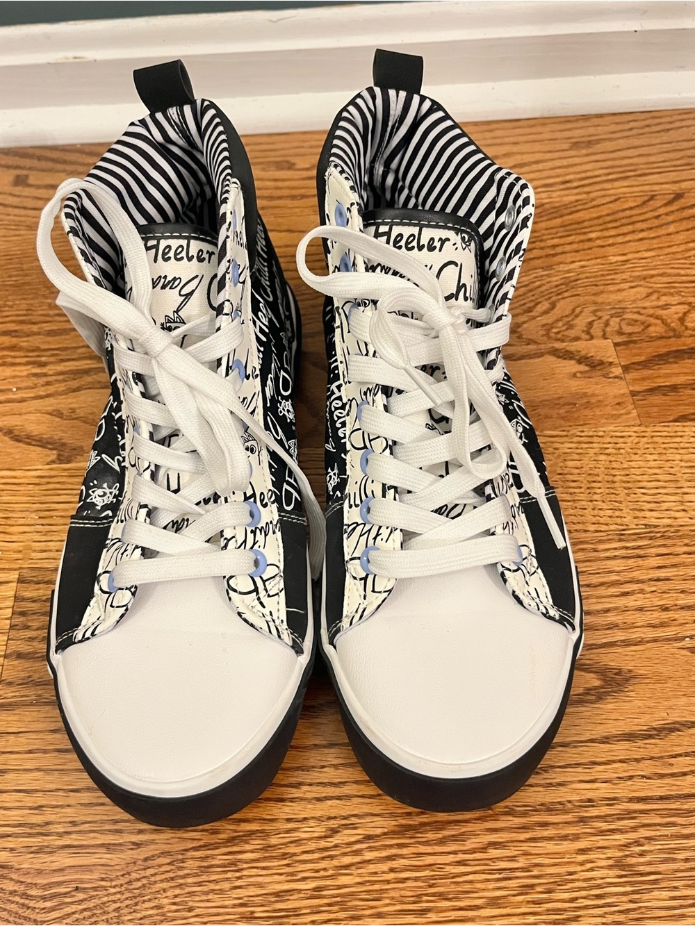 Men's Size 9 Disney Bluey Adult Lace-Up High Top Tennis Shoe Sneaker